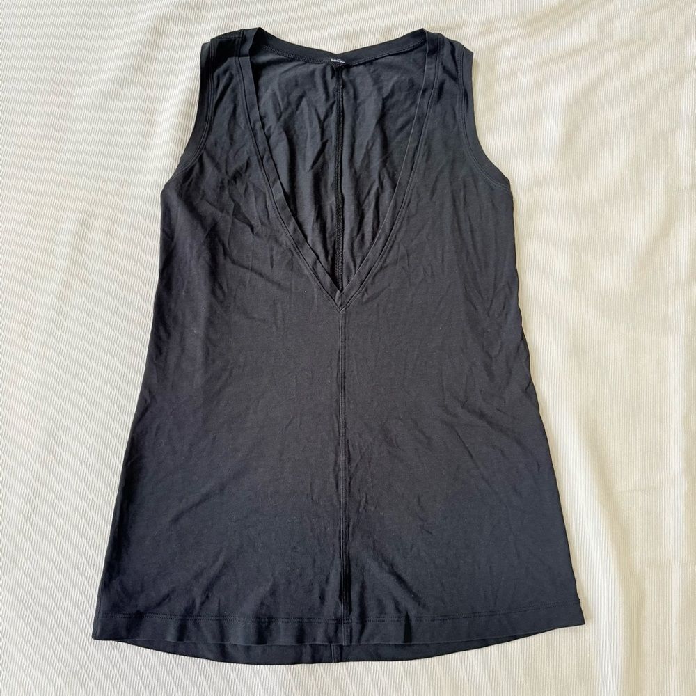 Lululemon Womens Top Sleeveless Tank Workout Yoga Gym Black Deep V Neck 4